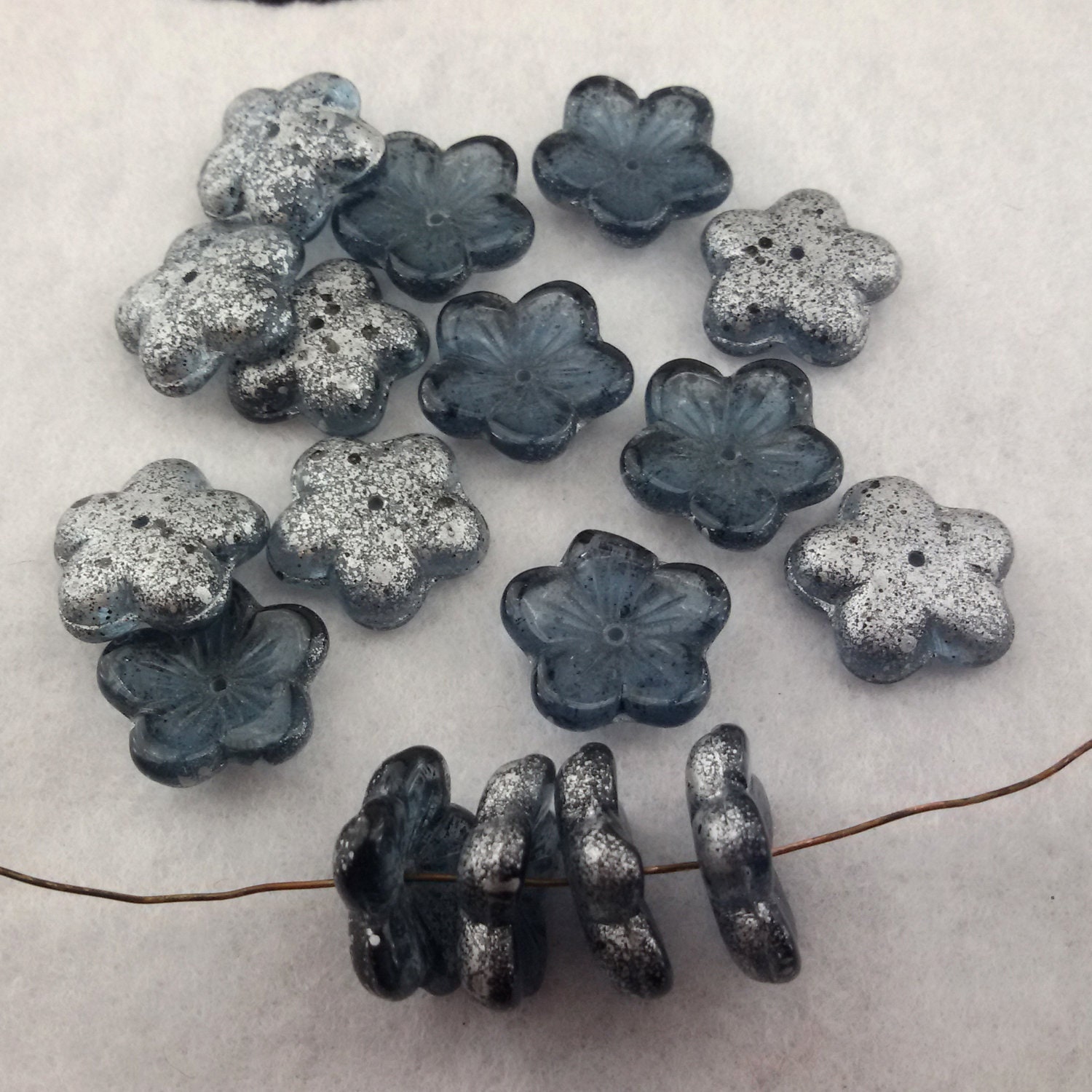 flower glass beads,fire polished glass beads,silver blue beads,16 mm big czeh glass beads,czeh beads,flower czeh bead,big flowers blue beads