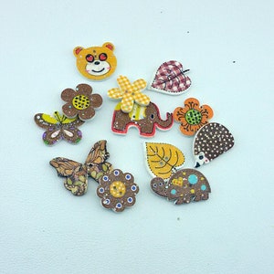 leaf buttons,12 wooden buttons,orange and brown buttons,scrap booking buttons, decorative wooden buttons,animal buttons,colored buttons,red