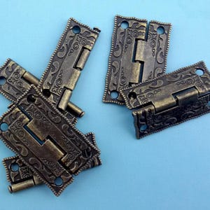 Bisagra de diseño medieval, bisagras de metal vintage, bisagras decorativas, 4 bisagras decorativas pequeñas, bisagra de puerta de latón antiguo, bisagra de caja de decoración antigua