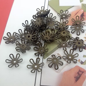 ancient bronze flower bead caps,bronze tone flower bead end,petal flower bead cap,bronze  tone bead caps,flower shaped patina bead end