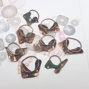 Pingentes de cobre envelhecidos, elementos de cobre alterados, peças de joias de montagem, brincos de metal de cobre com pátina, conectores de cobre soldado