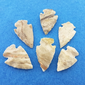 carved stone arrowhead,beige flintstone arrowhead,carved flint arrowhead shape,beige raw stone arrowhead,wire wrapping stone  arrowhead