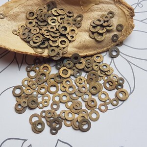 Anéis de latão patinado, conectores de anéis de joias de latão antigo, conectores de anéis de latão fechados de tamanho misto, conector de círculo de latão patinado antigo