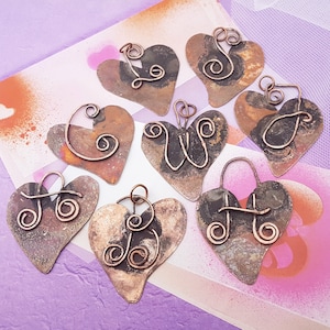Colgante de cobre con nombre inicial personalizado, colgante de letra inicial personalizado de cobre rústico antiguo soldado, colgante de nombre de letra de cobre patinado