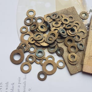 Anéis de latão patinado, conectores de anéis de joias de latão antigo, conectores de anéis de latão fechados de tamanho misto, conector de círculo de latão patinado antigo