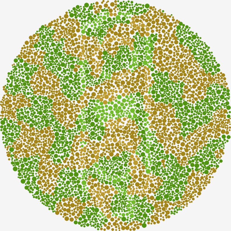 K&ouml;nnte beinhalten: Eine kreisf&ouml;rmige Ishihara-Farbtafel mit einem dichten Muster aus kleinen Punkten in verschiedenen Gr&uuml;n- und Braunt&ouml;nen. Die Punkte sind so angeordnet, dass sie eine verborgene numerische Form in der Mitte des kreisf&ouml;rmigen Sichtfeldes bilden.