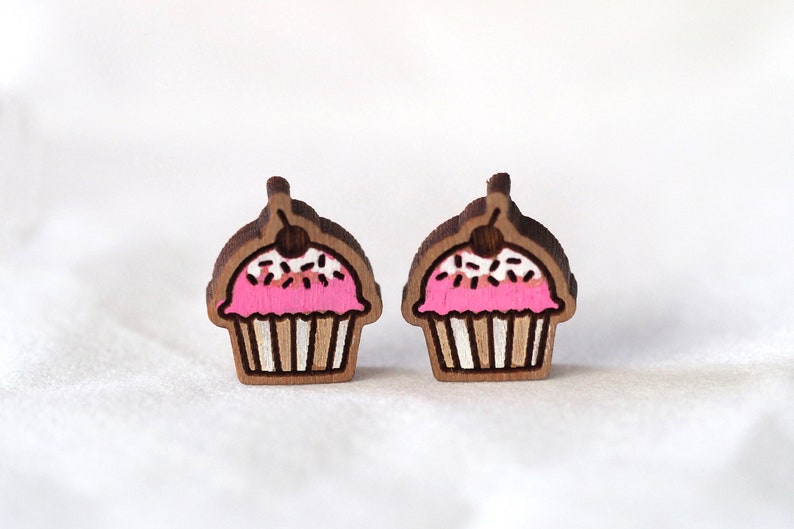 Food Series Cute /& Quirky Pink Cupcake Muffin Wood Novelty Mini Stud Earrings