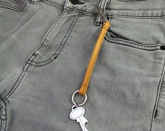 Flexible lanyard made of real leather/short keychain with carabiner and ring/bag charm/gift for boyfriend/father/brother