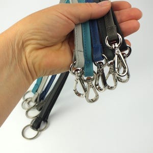Cordino in vera pelle con moschettone e anello - portachiavi sottile - portachiavi flessibile per aprire - regalo