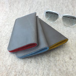 großes Echtleder Brillenetui Grau mit 100% Schurwolle Filz, weiches Stecketui für Sonnenbrille, Geschenk für Sie, Geschenk für Ihn