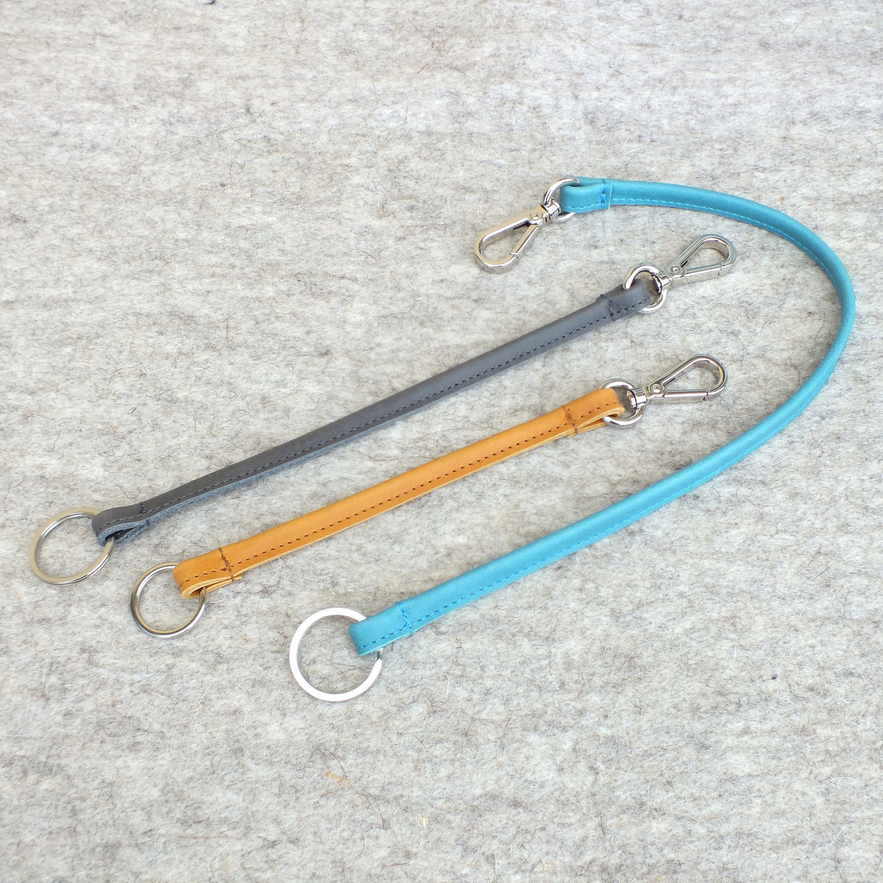 Premium Schlüsselanhänger Lederband Mit Akzentnähteninkl. Karabiner Premium Schlüsselanhänger Lederband Mit Akzentnähteninkl. Karabiner