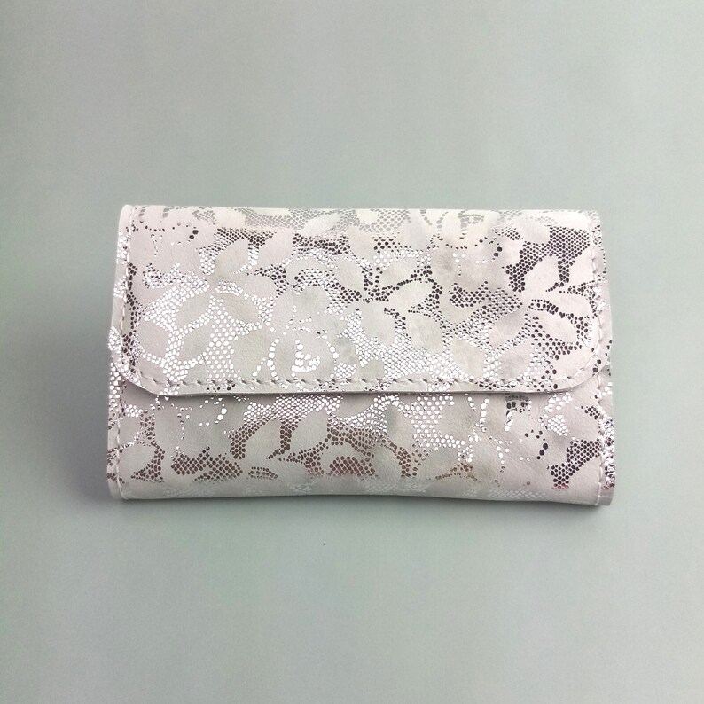 Echt Leder Geldbörse/ Silber Metallic/ kleiner handlicher Geldbeutel/ Portemonnaie Münzen/ Brieftasche/ Kartenetui/ Geschenk für Freundin Silber Blumen