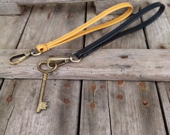 Schlüsselanhänger echt Leder mit Karabiner/ mittelgroß/ Handschlaufe/ minimalistisches Lanyard Schlüsselband/ Geschenk für Frau oder Mann