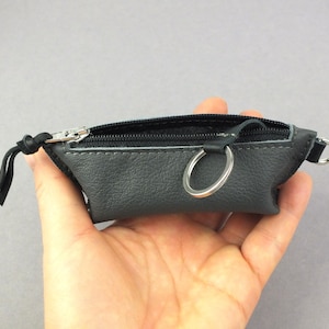 Piccolo portachiavi in vera pelle con cerniera grigio con nero - portachiavi morbido - regalo per lei - regalo per lui