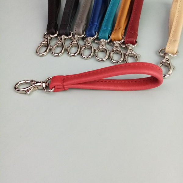 kleines echt Leder Schlüsselband mit Karabiner/ Schlüsselanhänger Schlaufe kurz/  unisex Geschenk für Männer und Frauen