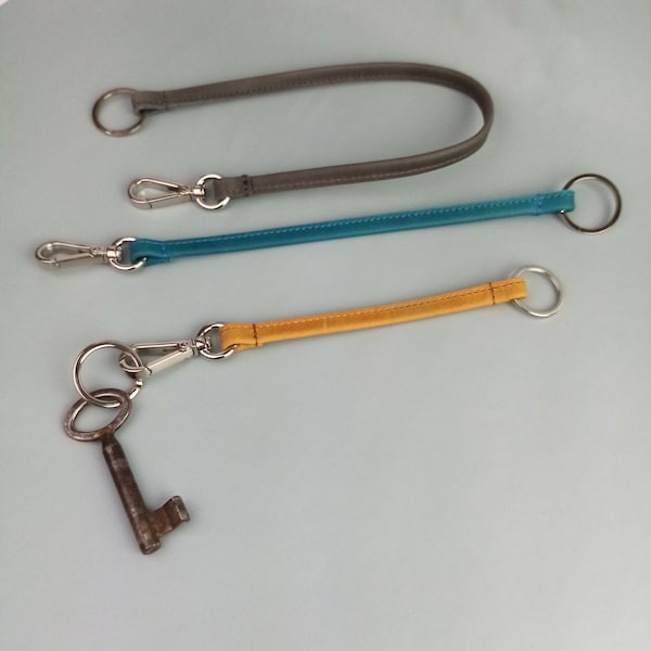 flexibles Schlüsselband Echt Leder/ Schlüsselanhänger mit Karabiner und Ring zum öffnen/Taschenanhänger/viele Farben/Schlüsselkette/Geschenk