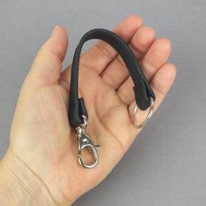 Kurzes Echtleder Schlüsselband – Leder Schlüsselanhänger mit Karabiner & Ring in vielen Farben