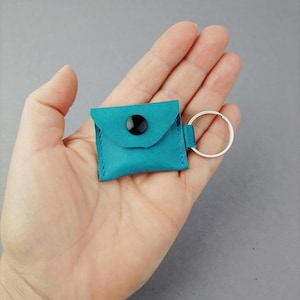 Mini Echtleder Geldbörse für Münzgeld Schwarz, Blau oder Taupe - kleine Schlüsselanhänger Chiptasche - Geschenk für Sie - Geschenk für Ihn