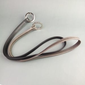 langes Leder Schlüsselband zum umhängen mit großem Ring Karabiner, minimalistisches Ausweisband, Geschenk für ihn, Geschenk für sie