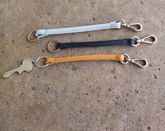 Flexible lanyard made of real leather/short keychain with carabiner and ring/bag charm/gift for boyfriend/father/brother