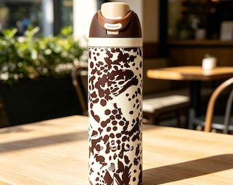 Owala Trinkflasche mit Kuhmuster, niedliche wiederverwendbare Flasche mit braunem Kuhmotiv, auslaufsichere Trinkflasche mit Strohhalm, trendiges Geschenk im Landhausstil