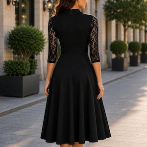 Puede incluir: Un vestido midi negro con cuello alto, mangas tres cuartos con detalles de encaje negro intrincado y falda acampanada. La prenda presenta un corpi&ntilde;o ajustado y una parte posterior negra s&oacute;lida con un cierre de cremallera central en la espalda.