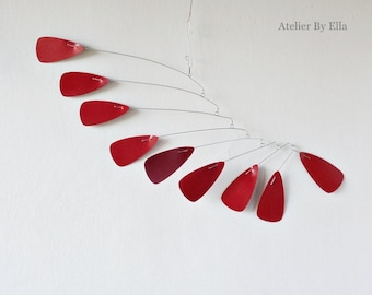 Rotes Kinetic Mobile, Hängende Mobiles, Papier, Lackiert, 9 Elemente