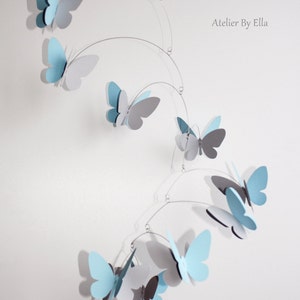 Mobile bleu et gris vif, 9 papillons, décoration intérieure, cinétique image 2