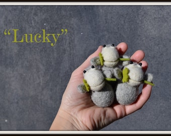 Brooch "Lucky" the Sheep, needle felted sheep, pin, four-leaf clover, luck, wedding favour, funny gift, good fortune, birthday gift