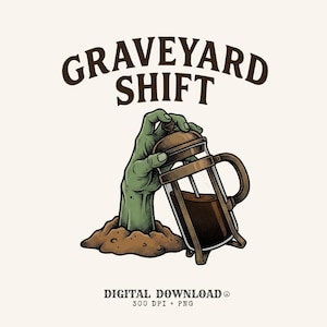 Op de afbeelding: Een grafische illustratie met een groene zombiehand die uit bruine aarde komt en een glazen cafetière gevuld met donkere koffie vasthoudt. Boven de hand staat de tekst GRAVEYARD SHIFT in donkerbruine hoofdletters gedrukt.