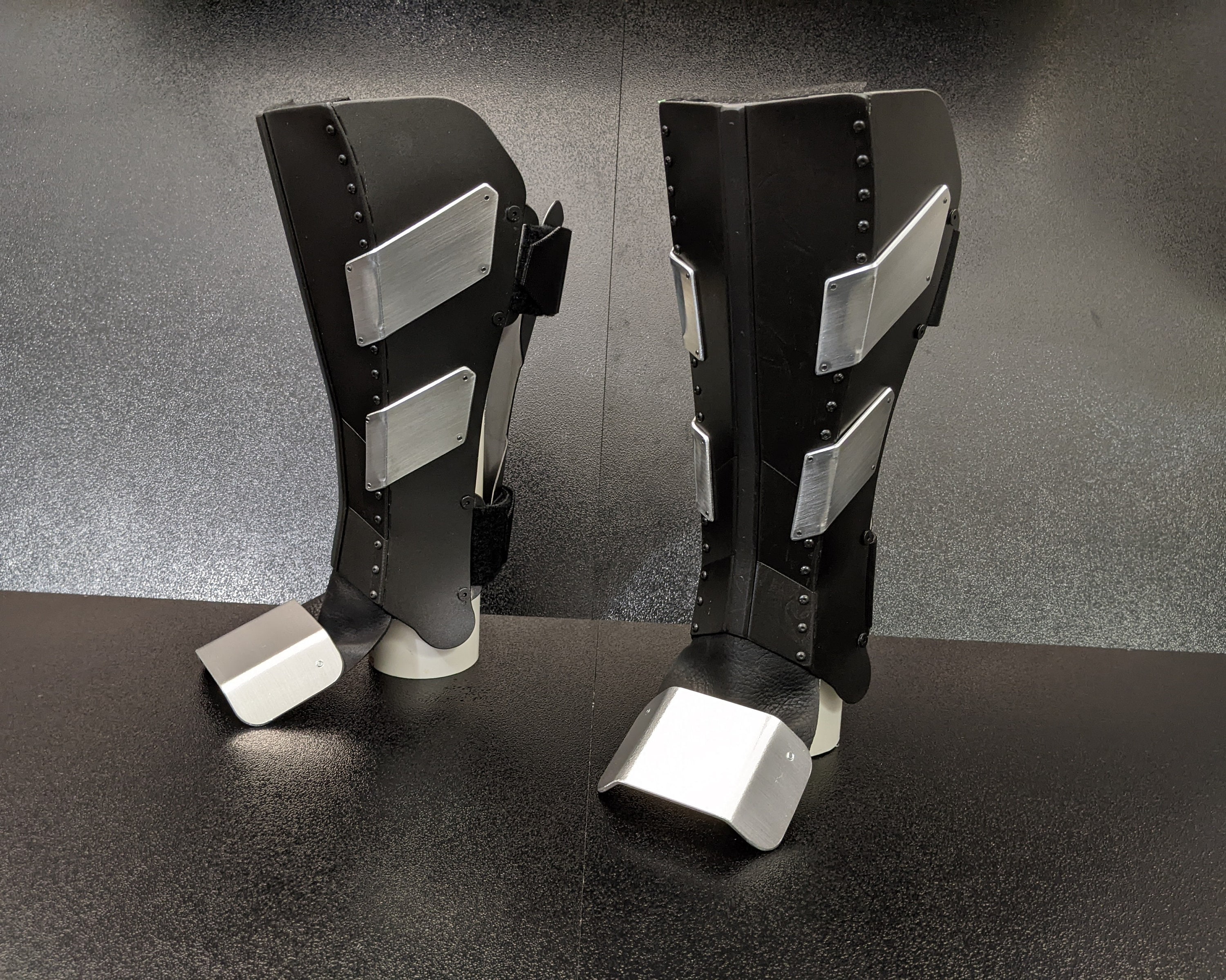 V1.5 Metal Armor Greaves - Etsy