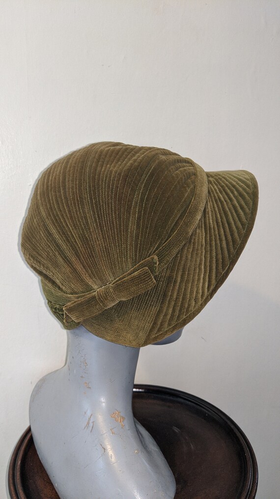 Vintage 1930s Moss Green Corduroy Velvet Hat Small