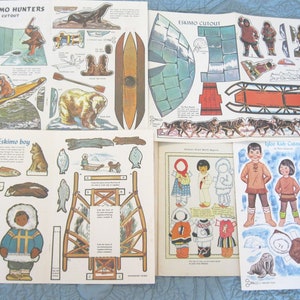 Op de afbeelding: Een set van vijf vintage papieren uitsteekvormen met Eskimo-jagers, een iglo, een Eskimo-jongen en twee kinderen. De vellen zijn in zwart-wit gedrukt met illustraties van mensen, dieren en voorwerpen.