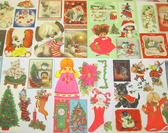 Pode incluir: Uma coleção de cartões de Natal vintage com vários temas festivos, incluindo um boneco de neve, Papai Noel, uma lareira, uma árvore de Natal e uma flor de Natal. Os cartões são decorados com ilustrações coloridas e detalhes festivos.