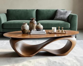 Mesa de centro em madeira maciça, base ondulada orgânica, acabamento em carvalho nogueira, para sala de estar de luxo.