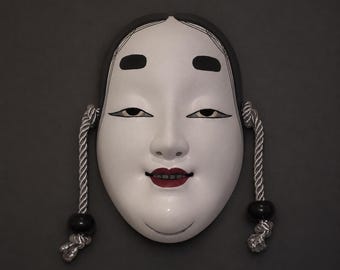 Onna-masker, handgeschilderde Japanse Noh-geïnspireerde wanddecoratie, draagbaar vrouwenmasker, decoratie in de stijl van donkere folklore.