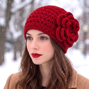 Crochet Cloche Hat Pattern PDF, 1920s Flapper Hat with Flower, Beginner Crochet Pattern for Women, Photo Tutorial, Instant Download