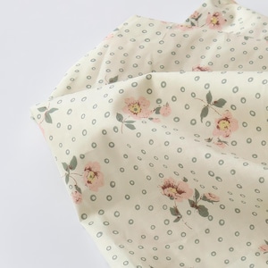 Thin and Lightweight 60s Wide Cotton Fabric - Irene Flower Pattern - By the Yard / 68684