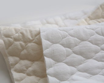 Large tissu de coton matelassé, matelassage en forme de nuage, 56 « de large, tissu coréen de qualité - par mètre /57274