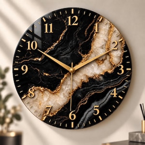 Schwarze Achat-Wanduhr mit goldener Maserung und Kristallverzierungen, Raumdekoration im Geodenstil