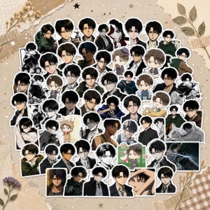 Peut inclure: Une collection de nombreux autocollants individuels présentant diverses illustrations du personnage d'anime Levi Ackerman de l'Attaque des Titans, le montrant dans différentes tenues, poses et styles artistiques, incluant des designs chibi et détaillés.