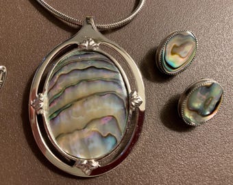 1960s WHITING & DAVIS Silver-framed Abalone Shell Pendant Necklace and Clip Earrings