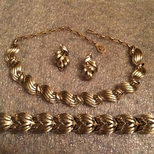 1950s CORO Gold Ribbons Parure Set - Necklace, Bracelet, Earrings