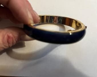1970s LIZ CLAIBORNE Indigo Enameled Clamper Bangle Bracelet w/Safety Chain