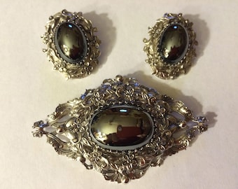 1950s WHITING & DAVIS Hematite and Sterling Silver Brooch Pin and Clip Earrings