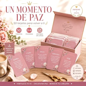 Op de afbeelding: Een digitale printbare set van 50 kaarten getiteld Un Momento de Paz, met roze bloemmotieven en inspirerende teksten. De set bevat een bijpassende opbergdoos, met kaarten van 7,62x10,16 cm, ontworpen om te bewerken in Canva.