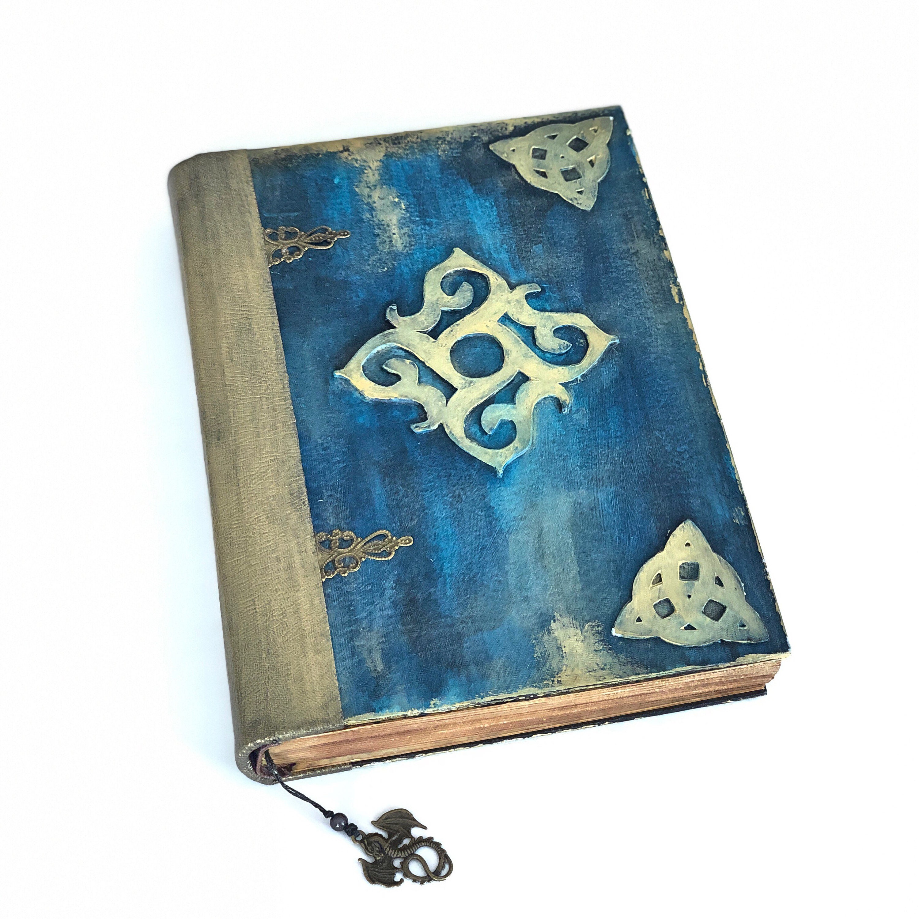 Blank Spell Book Grimoire, Witch Spellbook, Book of Shadows, Magic Fantasy  Journal Book, Dungeons & Dragons Gift, Magick Occult Pagan Wheel 