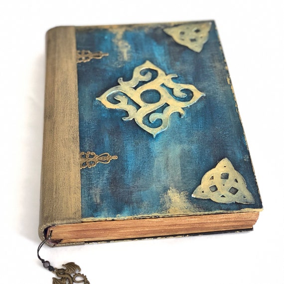 Blank Spell Book Grimoire, Witch Spellbook, Book of Shadows, Magic Fantasy  Journal Book, Dungeons & Dragons Gift, Magick Occult Pagan Wheel 