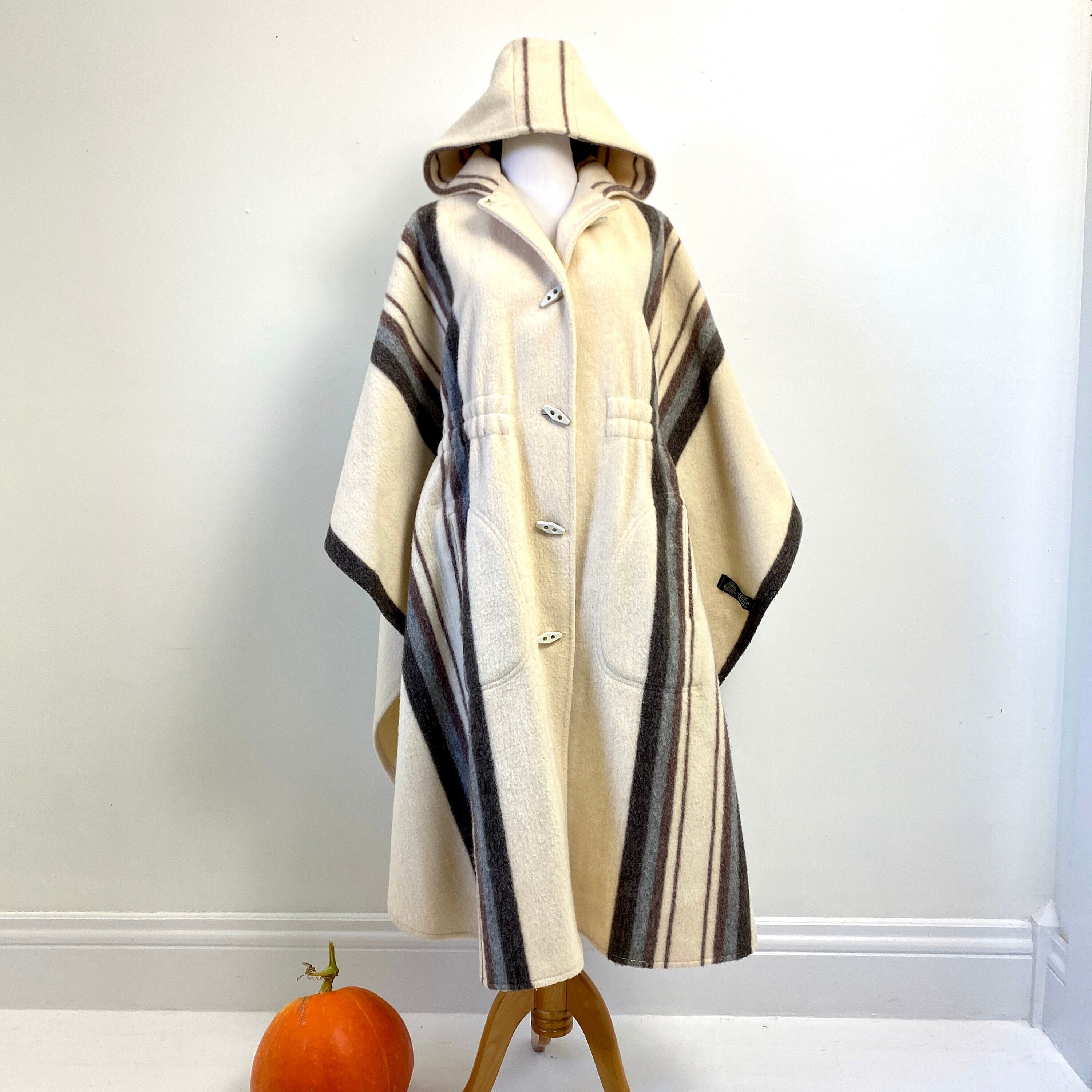 【初回限定】 De Casa by Cape Poncho Wool Cream Uruguay Vintage Lana Etsy - ジャケット・アウター