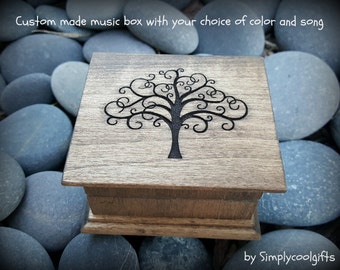 Music Box Customized - Engraved Music Box - Tree of life - Wooden music box with a tree engraved on the top, choose your color and song